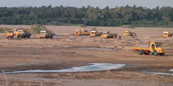 మహారాష్ట్ర మాఫియా... ఇసుక తోడేస్తుందయా!!! మహారాష్ట్ర మాఫియా... ఇసుక తోడేస్తుందయా!!!