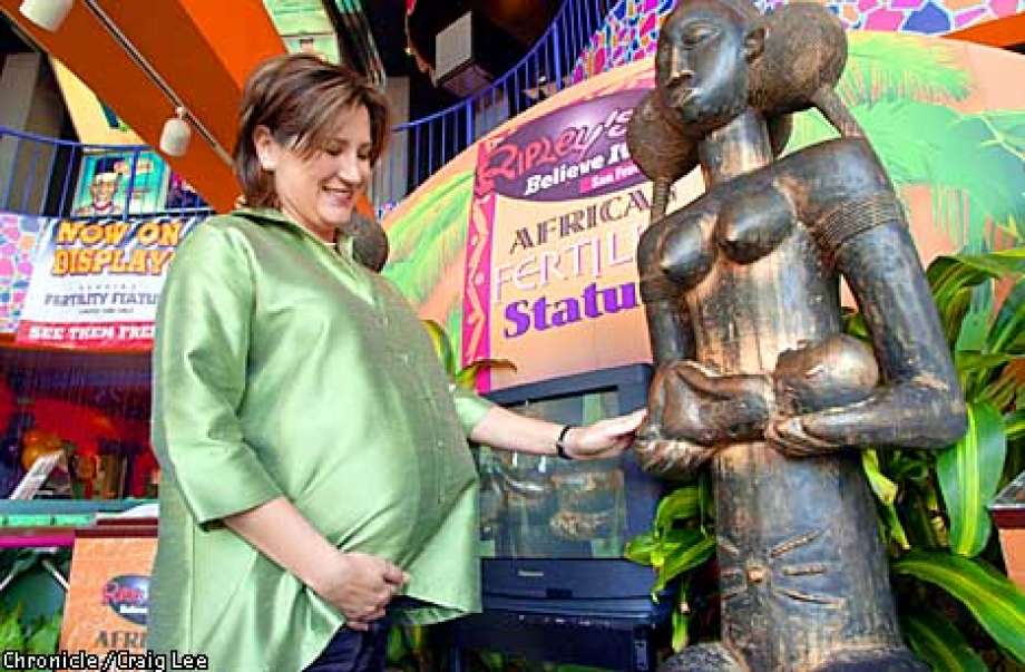 ఈ విగ్రహాలను తాకితే గర్బవతులవుతారు