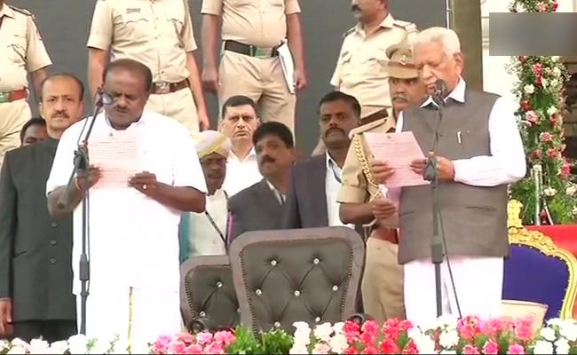 కర్ణాటక ముఖ్యమంత్రిగా కుమారస్వామి ప్రమాణం