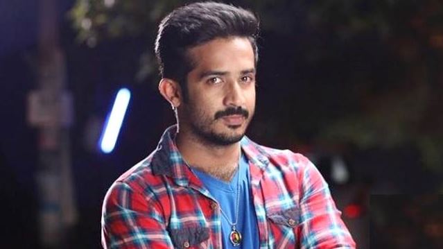 యాంకర్‌ రవిపై కేసు నమోదు..అంతుచూస్తానంటూ..