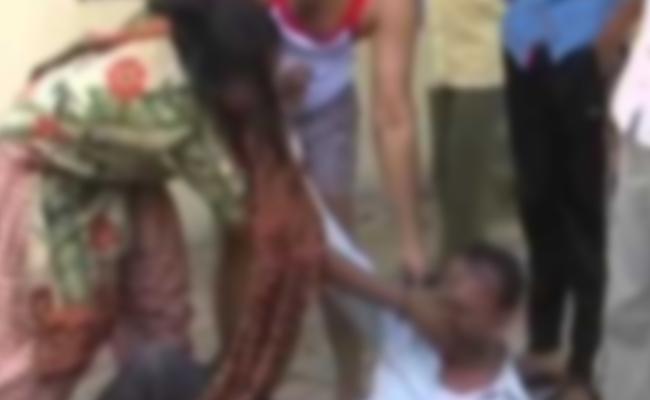 పంట రుణానికి వెళ్లిన రైతు భార్యను కోరిక తీర్చమన్నాడు..!