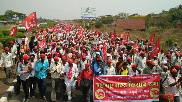చీమలదండులా కదిలిన ఎర్రదండు