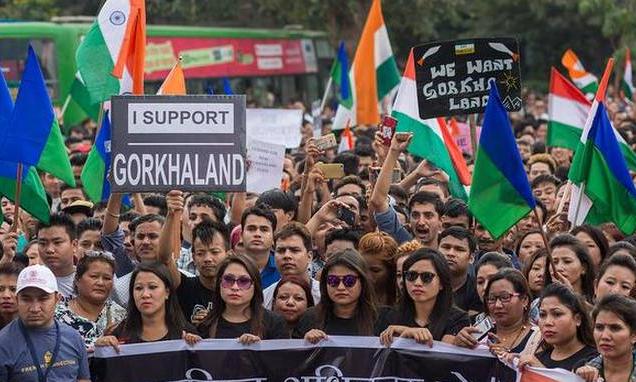 గూర్ఖాలాండ్ సమస్యకు రాజకీయపరిష్కారమే మార్గమా? గూర్ఖాలాండ్ సమస్యకు రాజకీయపరిష్కారమే మార్గమా?