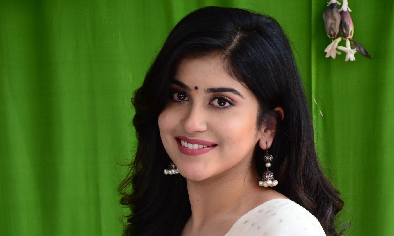 Heroine Manisha Pics