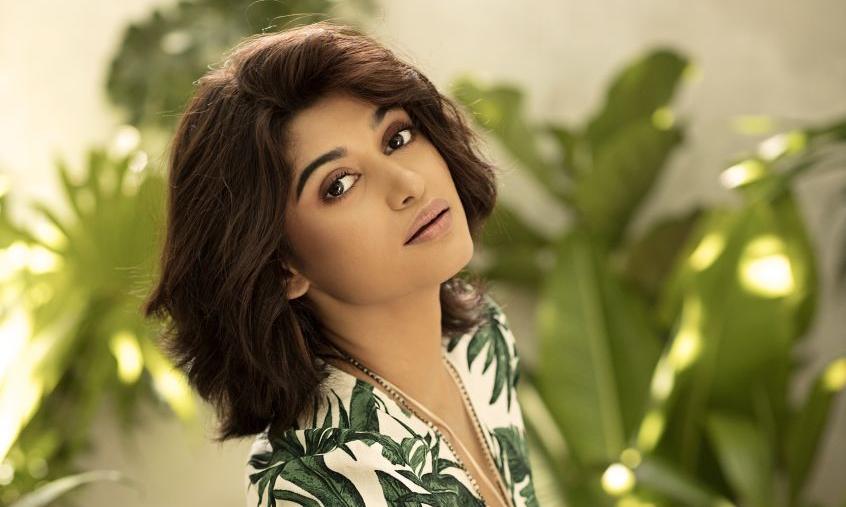 Oviya Photoshoot HD images Oviya Photoshoot HD images