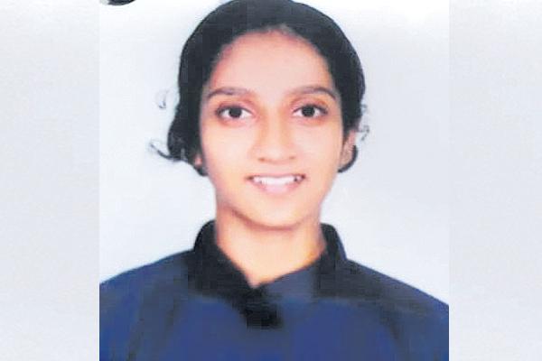 భవనం మీదనుంచి దూకి విద్యార్థిని ఆత్మహత్య..ఫోన్ లిఫ్ట్ చేయని తల్లి..