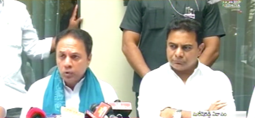 టీఆర్ఎస్‌లోకి మాజీ స్పీకర్‌ సురేష్ రెడ్డి...సాదర స్వాగతం పలికిన కేటీఆర్‌