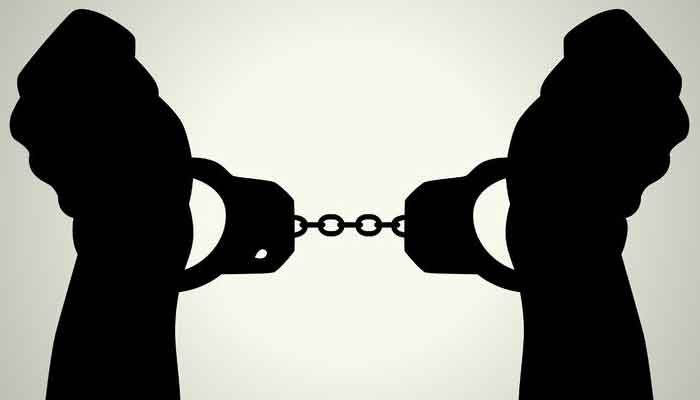 దారుణం : టికెట్‌ లేదంటే అత్యాచారం జరిపే టీసీ