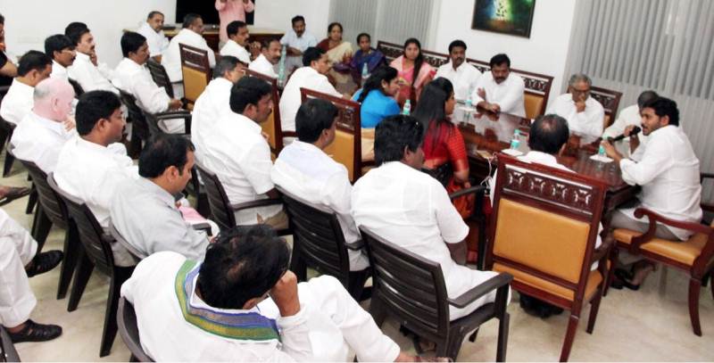 వైసీపీ నేతల్లో మనీ టెన్షన్..వణికిపోతున్న నేతలు