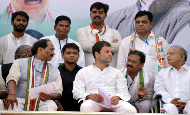 ఏఐసీసీలో పదవుల భర్తీ షురూ...తెలంగాణ నేతల్లో ఉత్కంఠ ఏఐసీసీలో పదవుల భర్తీ షురూ...తెలంగాణ నేతల్లో ఉత్కంఠ