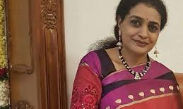 ఓటు వేసిన సుహాసిని.. పరిశీలించేందుకు వెళ్ళీ..