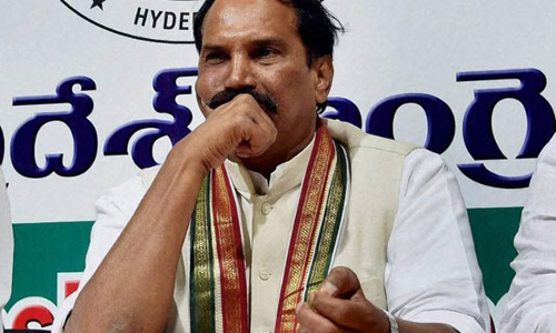 అంతర్మథనంలో పీసీసీ చీఫ్...పదవి కోల్పోయే ప్రమాదం ఉందని చర్చ అంతర్మథనంలో పీసీసీ చీఫ్...పదవి కోల్పోయే ప్రమాదం ఉందని చర్చ