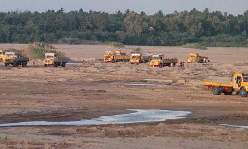 మహారాష్ట్ర మాఫియా... ఇసుక తోడేస్తుందయా!!!
