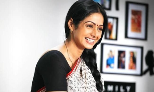 శ్రీదేవి ముందు అందం చిన్న‌బోయింది