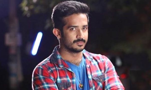 యాంకర్‌ రవిపై కేసు నమోదు..అంతుచూస్తానంటూ..