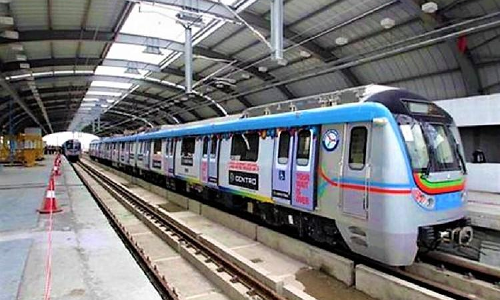 మెట్రో రైలు ఖాళీ!