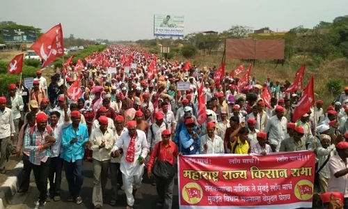 చీమలదండులా కదిలిన ఎర్రదండు