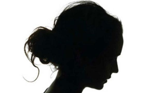 భర్త వేధింపులు భరించలేక.. మర్మాంగాన్ని కోసేసింది భర్త వేధింపులు భరించలేక.. మర్మాంగాన్ని కోసేసింది