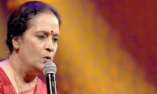 వేదం అణువణువున నాదం తో నటించి జీవించింది. వేదం అణువణువున నాదం తో నటించి జీవించింది.