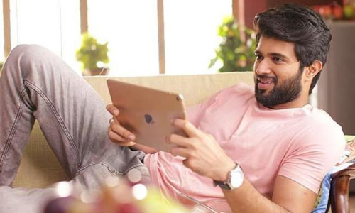 బైక్ రేసర్ గా మారనున్న టాక్సీవాలా