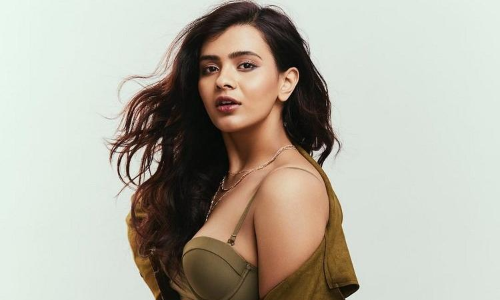 Hebah Patel Bold Pose Hebah Patel Bold Pose