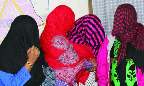 మొబైల్ యాప్ తో హైటెక్‌ వ్యభిచారం..