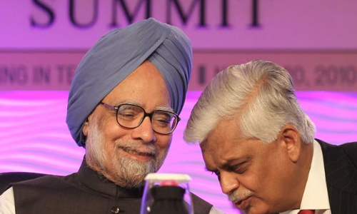 ఎవరీ సంజయ్ బారు... మన్మోహన్తో సాన్నిహత్యమేంటి? ఎవరీ సంజయ్ బారు... మన్మోహన్తో సాన్నిహత్యమేంటి?