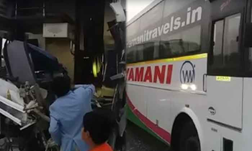 దెందులూరులో రోడ్డు ప్రమాదం...15మందికి గాయాలు