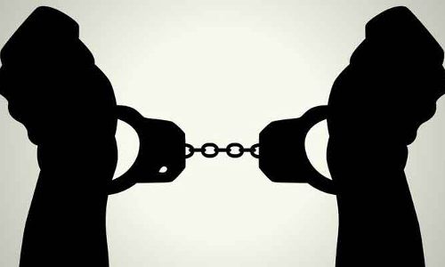 దారుణం : టికెట్‌ లేదంటే అత్యాచారం జరిపే టీసీ