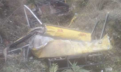 లోయలో పడిన బస్సు.. ఏడుగురి మృతి