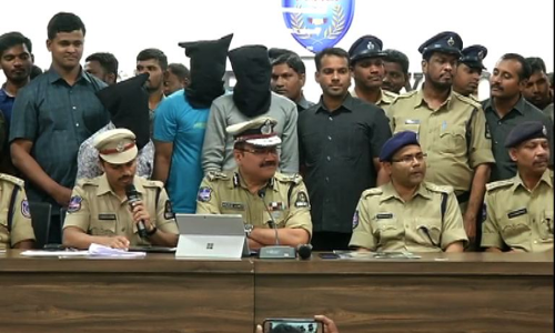 చైన్ స్నాచర్లను చేధించిన పోలీసులు..