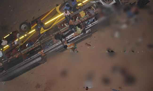 ఒడిశాలో తీవ్ర విషాదం.. 40 అడుగుల పైనుంచి పడిన బస్సు