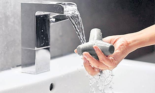 తడిసి ఉన్నా జారిపోని సోప్