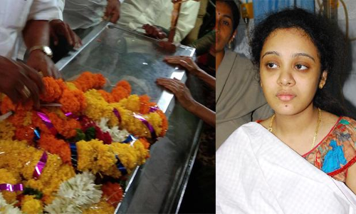 భర్త మృతదేహాన్ని చూసి కుప్పకూలిన అమృతవర్షిణి