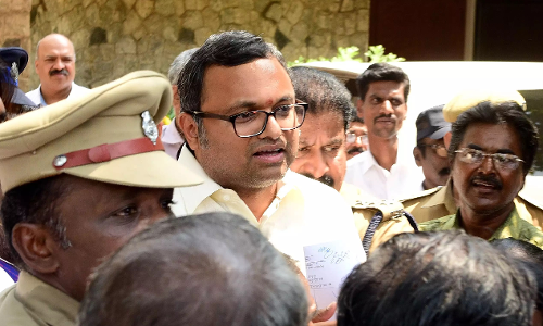 కార్తీ చిదంబరాన్ని కోర్టు ఎదుట హాజరుపర్చిన సీబీఐ కార్తీ చిదంబరాన్ని కోర్టు ఎదుట హాజరుపర్చిన సీబీఐ