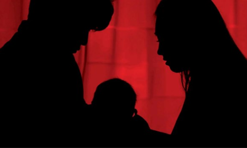 వైద్యురాలు అందుబాటులో లేక శిశువు మృతి