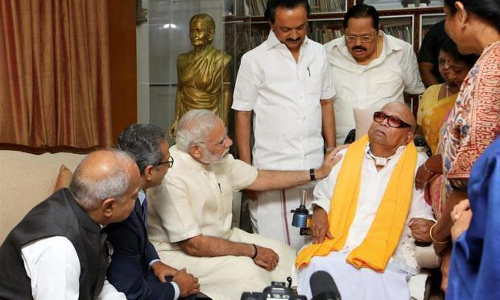 తమిళ నాట ఏం జరుగుతోంది.. కరుణానిధిని మోడీ అందుకే కలిశారా? తమిళ నాట ఏం జరుగుతోంది.. కరుణానిధిని మోడీ అందుకే కలిశారా?