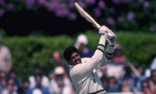 వంద రన్స్ కొట్టడం