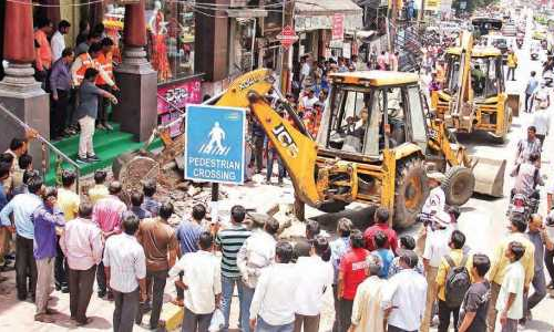 కూల్చివేతల్లో...జీహెచ్ఎంసీ రికార్డు కూల్చివేతల్లో...జీహెచ్ఎంసీ రికార్డు