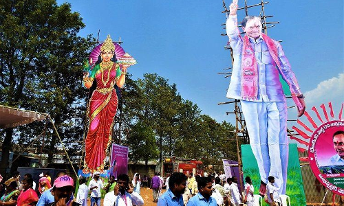 ఇన్ఫ్రంట్ ఆఫ్ పొలిటికల్ ఫెస్టివల్ ఇన్ఫ్రంట్ ఆఫ్ పొలిటికల్ ఫెస్టివల్