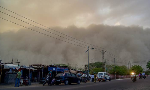 ఉత్తరాదిని కుదిపేస్తున్న ఇసుక తుఫాను