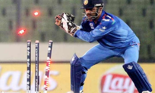 వికెట్ కీపర్గా ధోనీ ప్రపంచ రికార్డు