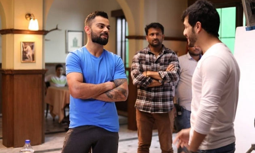 కోహ్లిని కలిసిన అఖిల్‌