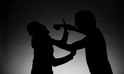 బేగం పేట పోలీస్ స్టేషన్ లో వ్యక్తి ఉన్మాదం