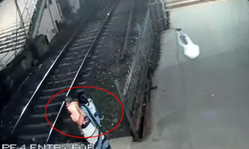 చంటి బిడ్డతో సహా మహిళ ఆత్మహత్య