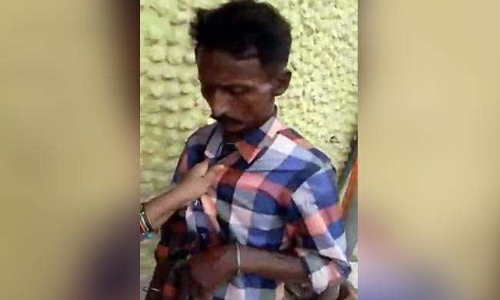 మహిళలను చూస్తూ కామాంధుడి వికృత చర్య..