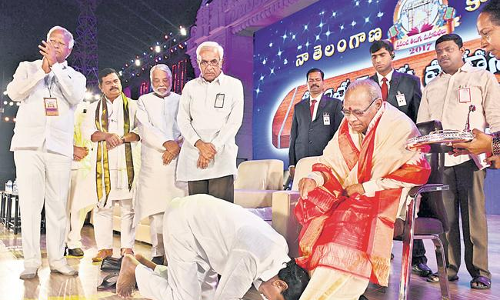 పద్యాలు, గేయాలతో అలరించిన ముఖ్యమంత్రి ప్రసంగం