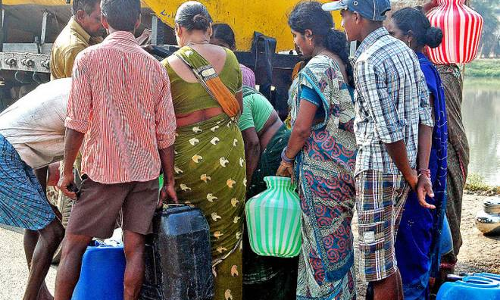 పశ్చిమ జిల్లాలో గొంతెండుతున్న గ్రామాలు... హెచ్‌ఎంటీవీ ఎక్స్‌క్లూజివ్‌ రిపోర్ట్