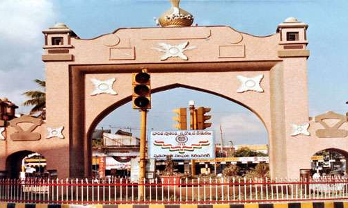 కరీంనగర్ కోటలో మూడు పార్టీల గెలుపు తంత్రం కరీంనగర్ కోటలో మూడు పార్టీల గెలుపు తంత్రం