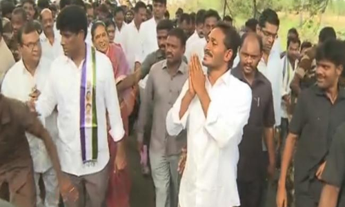 జగన్ పాదయాత్రకు నో ప్రత్యామ్నాయం చూస్తున్న పార్టీ నేతలు!